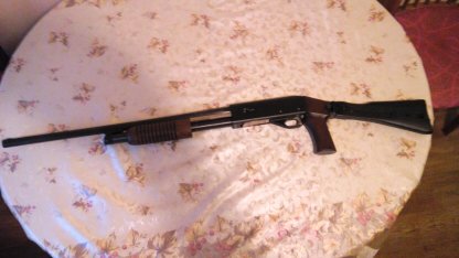 Иж - 81 фокс терьер, ствол 56 см, 12x70. Пулевой 0.00. Сверловка идеальная, сосность патронника и ствола отличная. Дерево, цевье и рукоятка орех, приклад пластмасса от акм. Стреляет со сложенным прикладом.